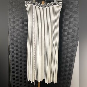 NWT,Jarbo skirt. Elegant Black and White Striped pleated Skirt, size 1